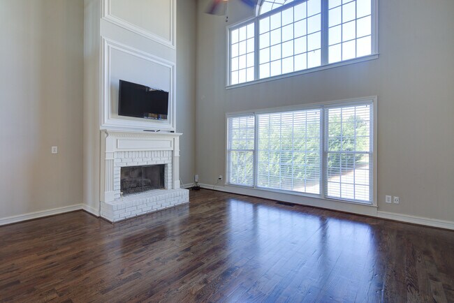 Building Photo - 5513 Laurel Ridge Drive