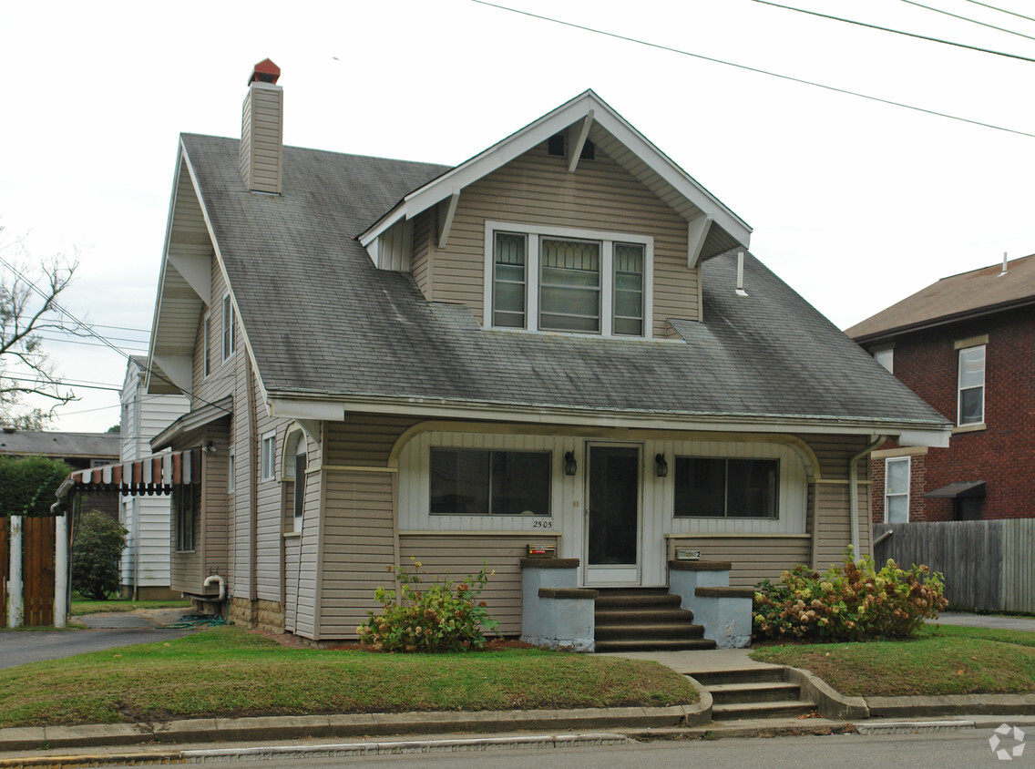 Primary Photo - 2505 Washington St SE
