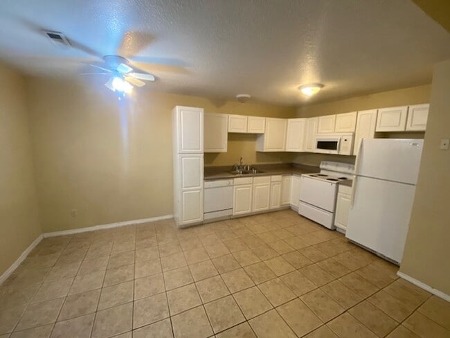 Photo - 381/383 N Main Ave Apartment