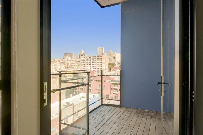 Building Photo - 1238 Sutter St