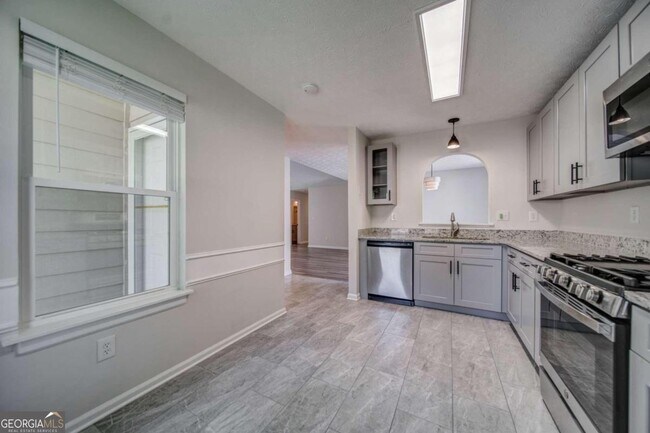 Building Photo - 3610 Darwin Pl