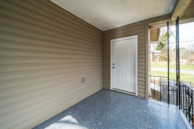 Foto del edificio - Beautifully Renovated 4BR/2.5BA with Large Yard in Graysville