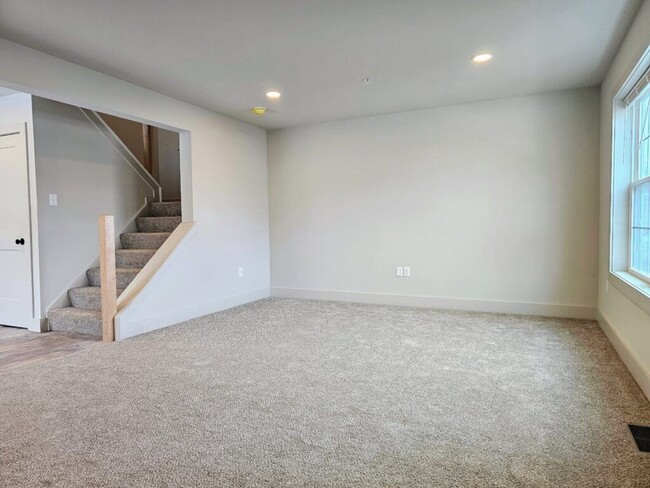 Building Photo - 950 N 9th St