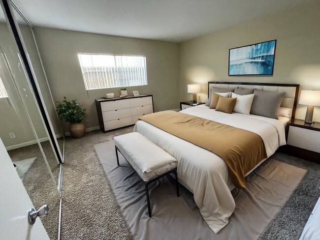 Dormitorio prácticamente preparado (muebles no incluidos) - 225 W. Verdugo