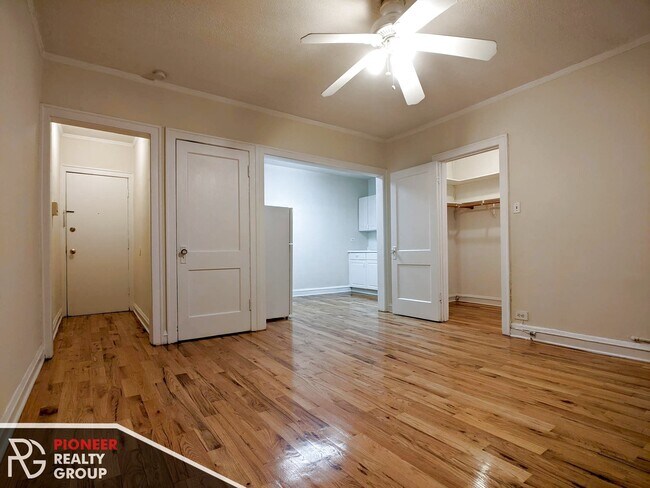 Foto del edificio - 546 W Wellington Ave