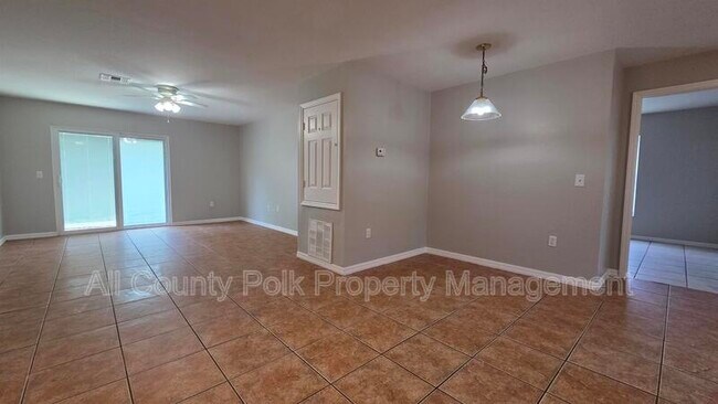 Foto del edificio - 1210 Fairway Dr