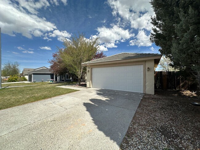 Foto del edificio - Country living in this single story 3 bedr...