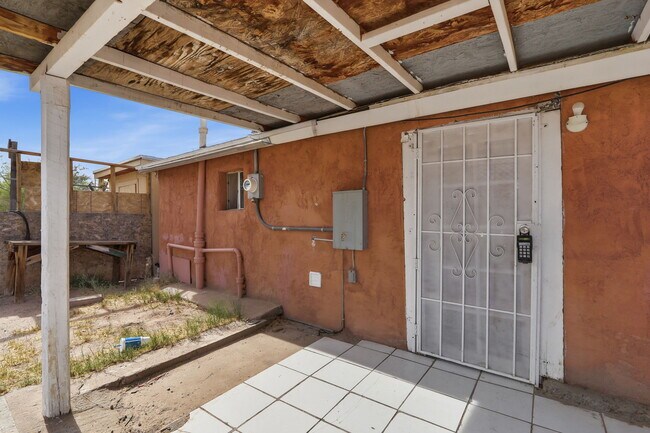 Foto del edificio - 593 Myra St