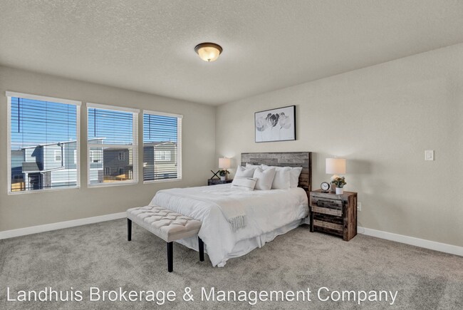 Foto del edificio - 3 br, 2.5 bath House - 11277 House Finch Lane