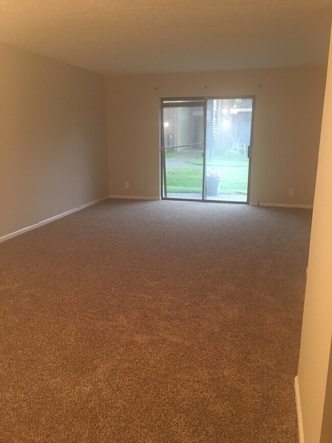 Building Photo - 7008 Wildwood Cir