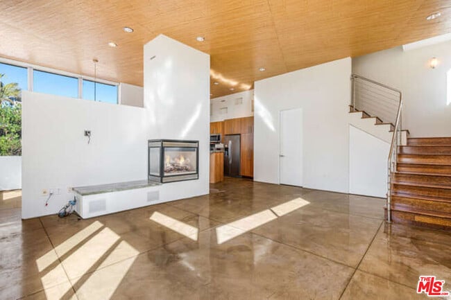 Building Photo - 2452 Penmar Ave