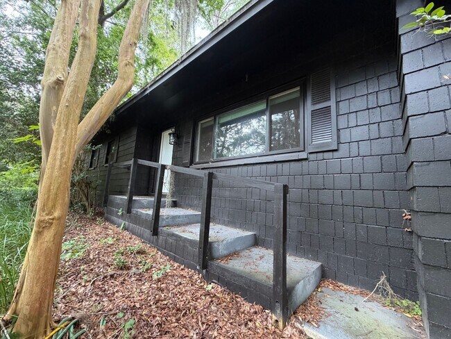 Building Photo - 3330 NW 24th Ave