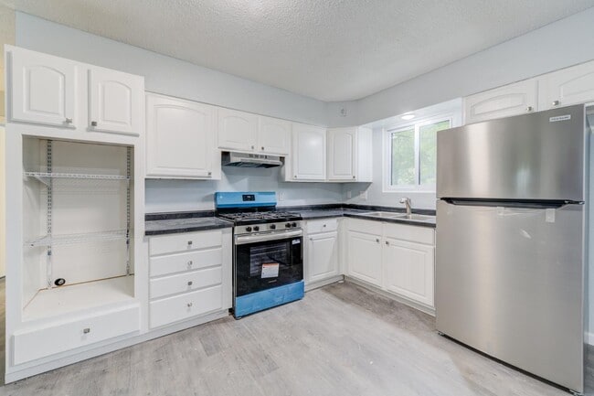 Building Photo - 2022 Jannette Dr