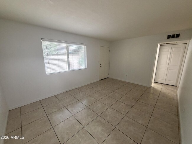 Building Photo - 625 E Broadway Rd