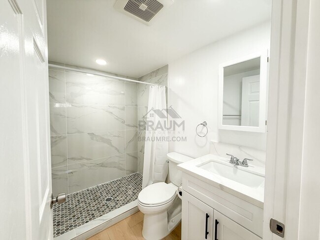 Foto del edificio - 11228 Huston St