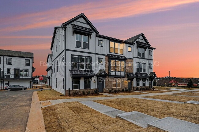 Building Photo - 2007 Hawksworth Ln