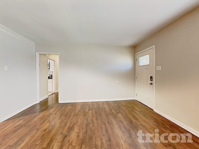 Foto del edificio - 423 Byrnes Dr