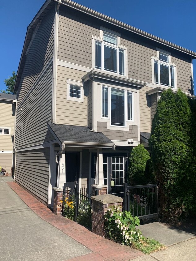 Primary Photo - 1/2 Off First Months Rent !Come home to th...