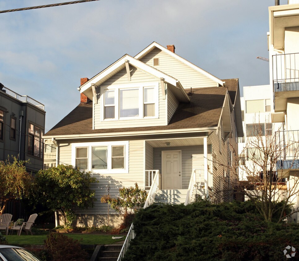 Primary Photo - 3911 Woodland Park Ave N