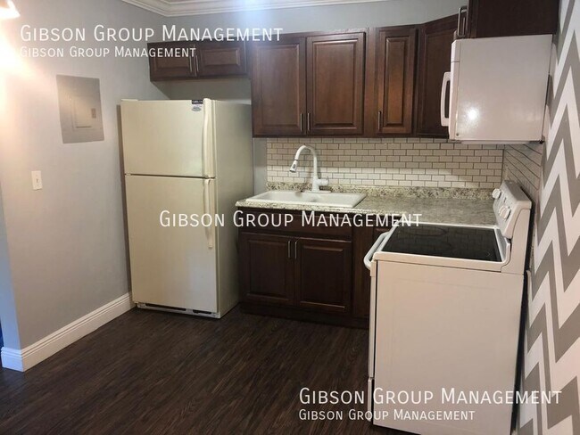 Foto del edificio - 806 NE 16th St