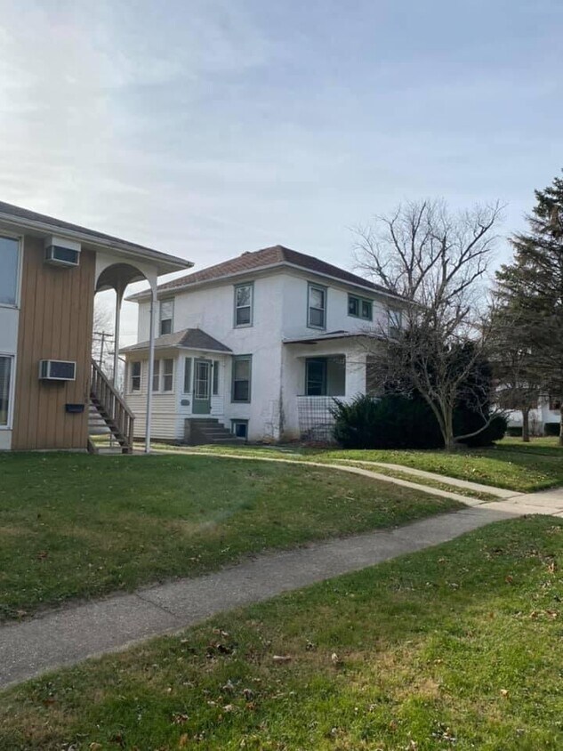 Entrance to Upper Unit is on the Side of the House - 1173 W Pleasant St