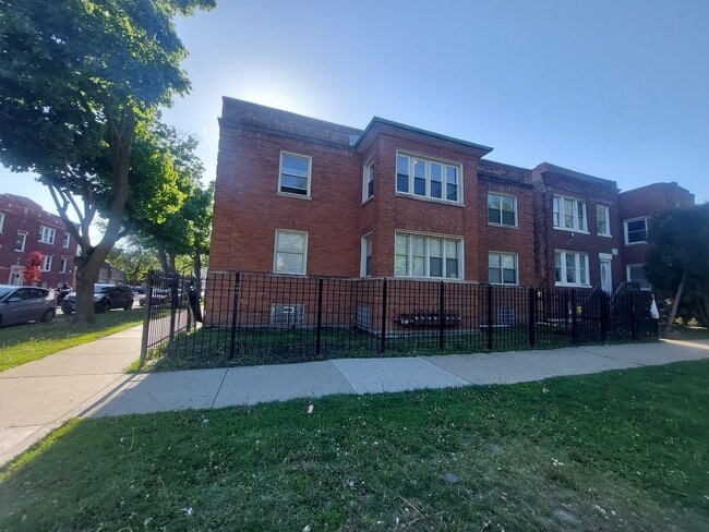 Building Photo - 3104 W 64th St