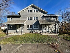 Building Photo - 527 24th St