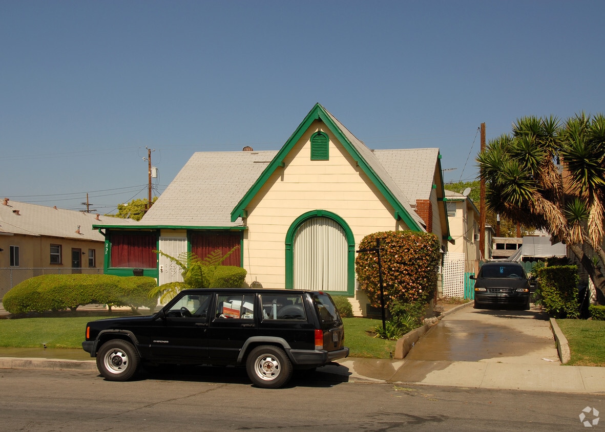 Building Photo - 231-233 E Cedar Ave