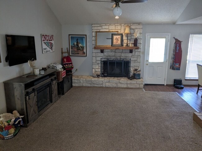 Foto del edificio - 3 Bed 2 Bath Home - Park Access