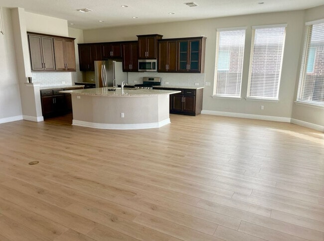 Building Photo - 456 Betony Loop