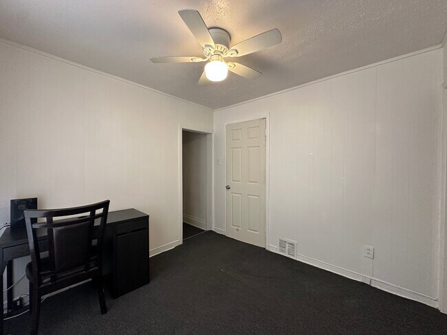 Building Photo - 7710 S Ada St