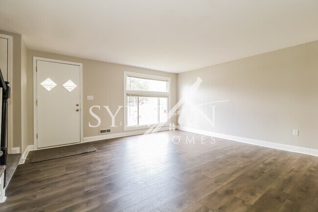 Foto del edificio - Nice 3BR 1.5BA townhome ready for new resi...