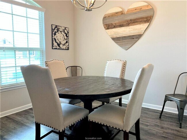 Foto del edificio - July Move-In! Beautiful 3 Bedroom home in ...