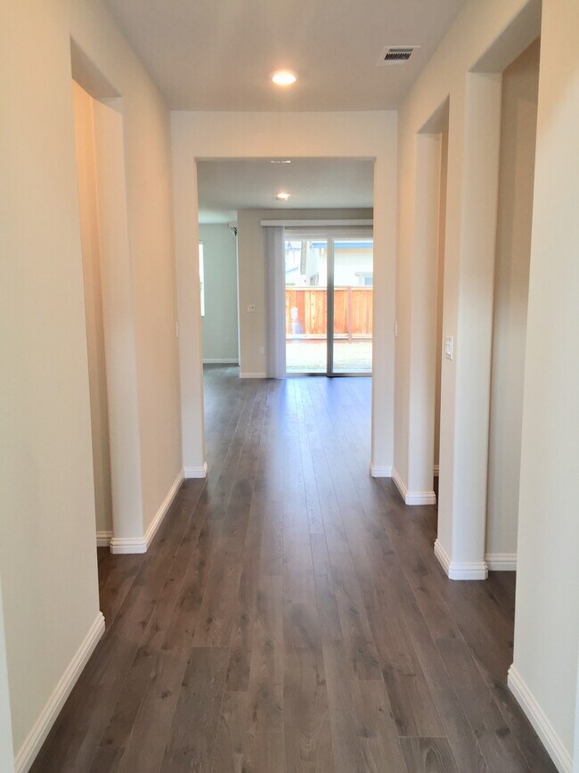 Building Photo - 931 Island Palm Way