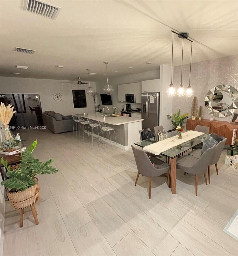 Foto principal - 10407 NW 82nd St