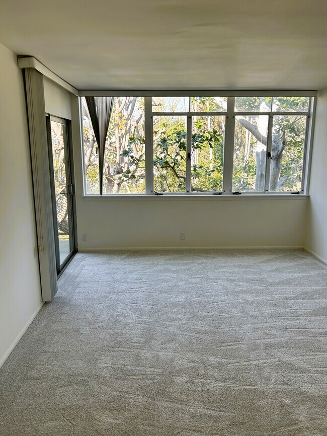 Bedroom - 289 S Barrington Ave