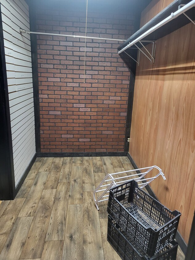 armario - 8636 Gina Ln