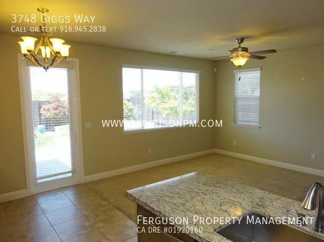 Foto del edificio - Single Story Four Bedroom Home in East Ros...
