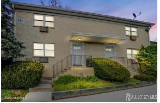 Foto del edificio - 400 Cranbury Rd