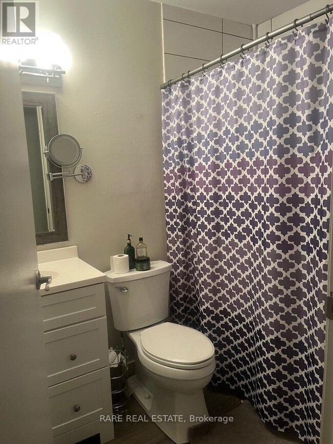 Building Photo - 252 Steel St