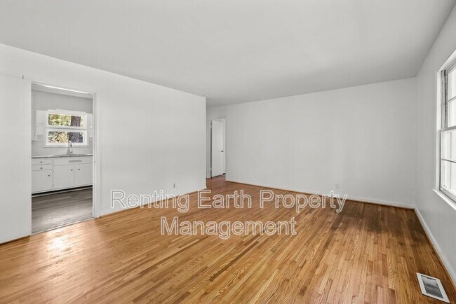 Building Photo - 9805 Red Mill Rd