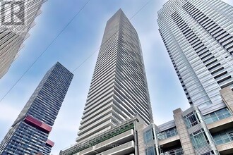 Building Photo - 2221 Yonge St