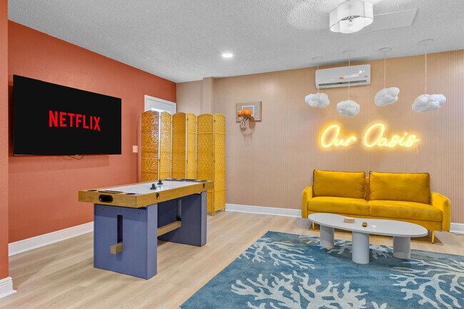 Foto del edificio - 9800 E Bay St