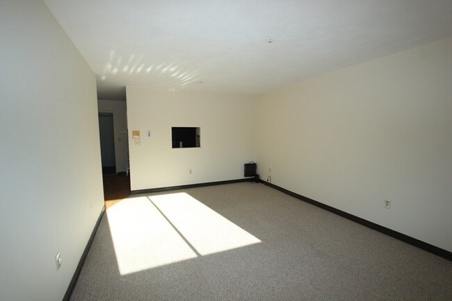 Building Photo - 67 Milliken Ave