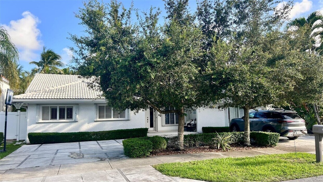Foto principal - 2360 NE 214th St