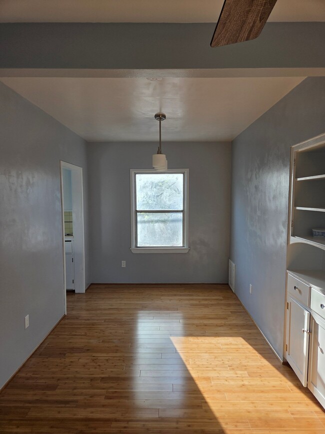 Building Photo - 7316 Owensmouth Ave
