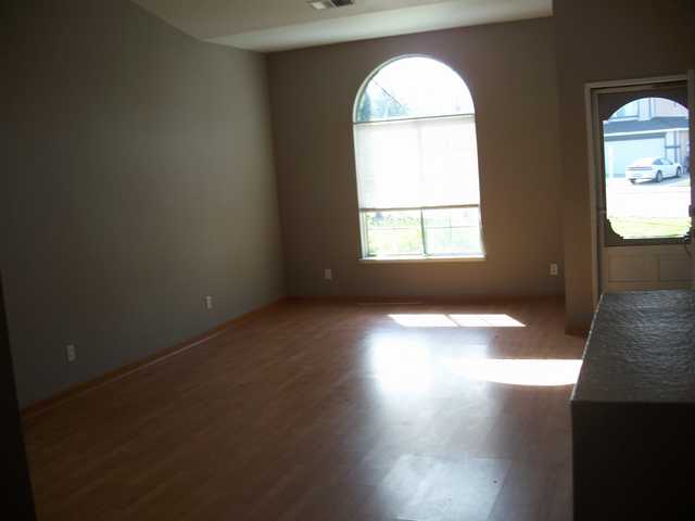 Building Photo - 5715 Vintage Cir