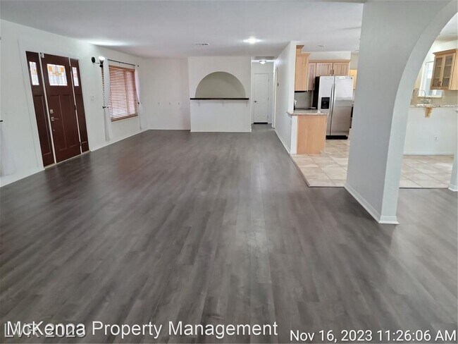 Building Photo - 3 br, 2 bath House - 2921 E Serene Ave