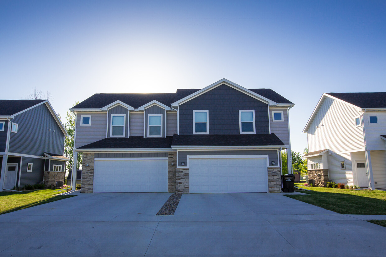 Primary Photo - 214 Larson Dr
