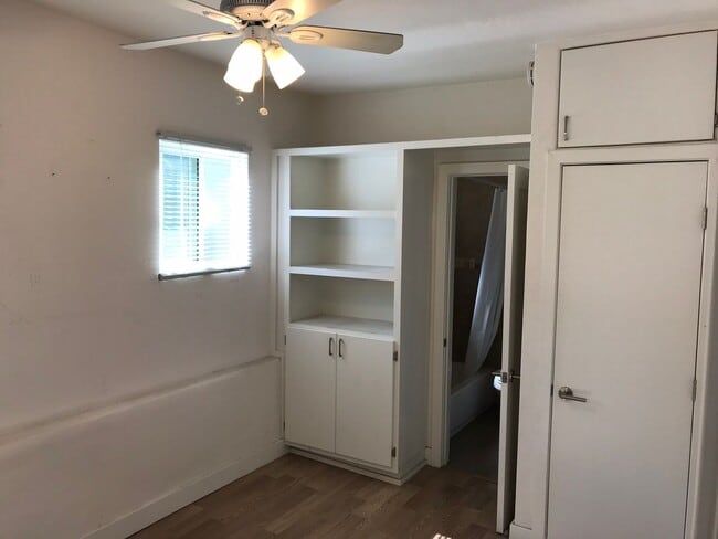 Building Photo - Charming 2-Bed, 1-Bath Apartment with Priv...